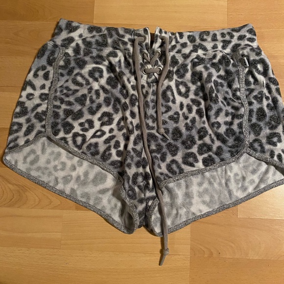 Cheetah print PINK shorts - Picture 1 of 2